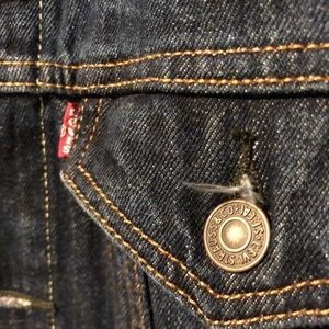 Excellent Levi’s jean jacket (Medium)